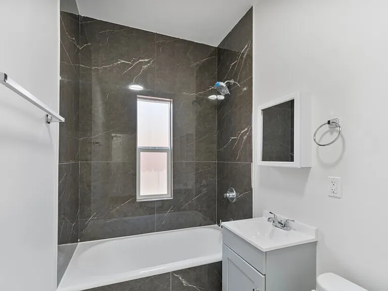 247 S Alexandria Ave — Photo 2