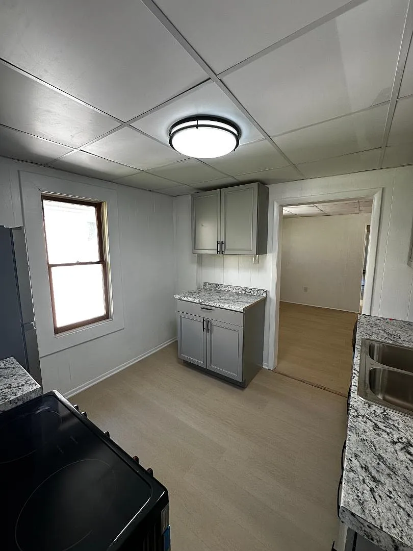 613 Louise Ave - D — Photo 2