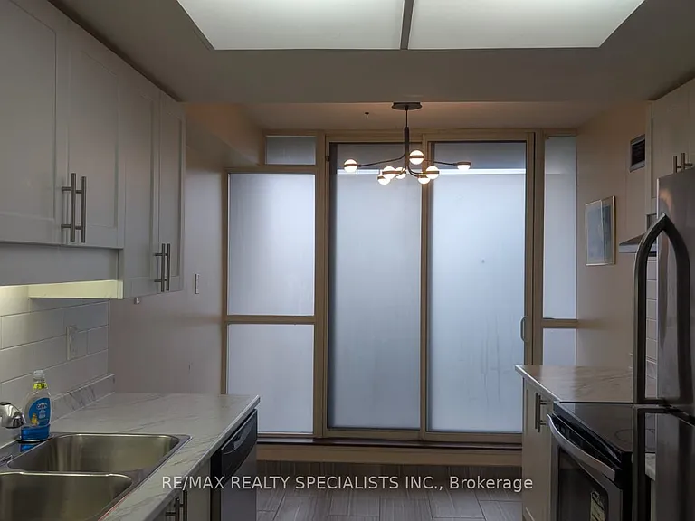 20 Cherrytree Dr #505 — Photo 8