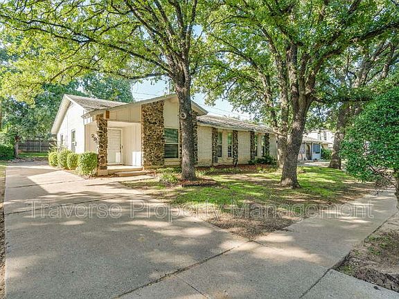 2nd image of 2909 White Oak Ln
