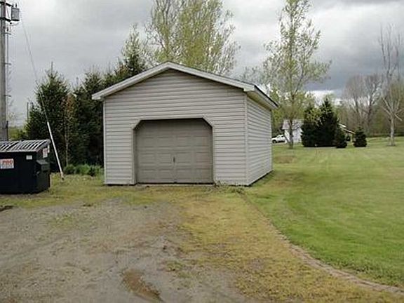 Storage Building/Garage