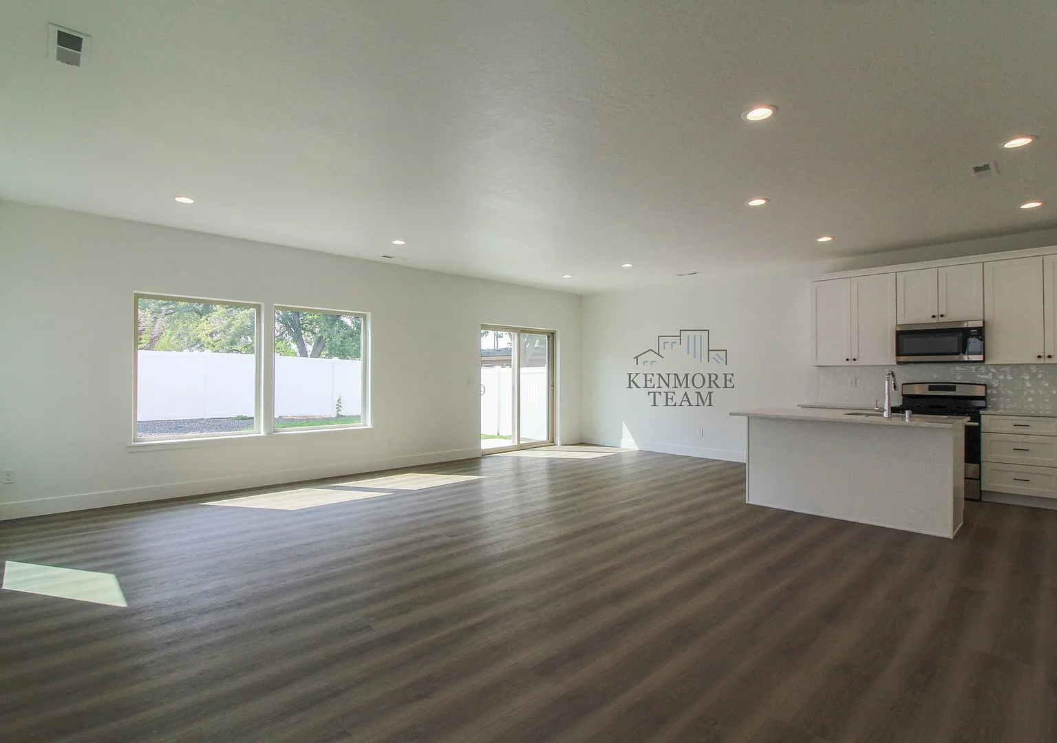4 Bedroom, 2.5 Bath Duplex in Kennewick — Photo 3