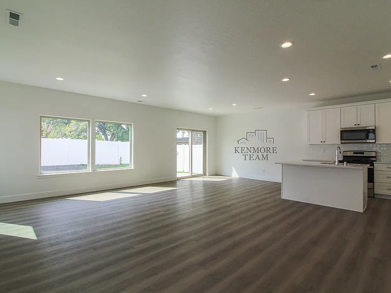 1030 S Underwood Pl #120 — Photo 2