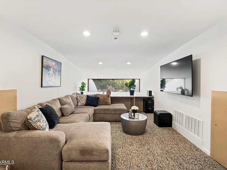 8556 E Sharon Dr — Photo 9