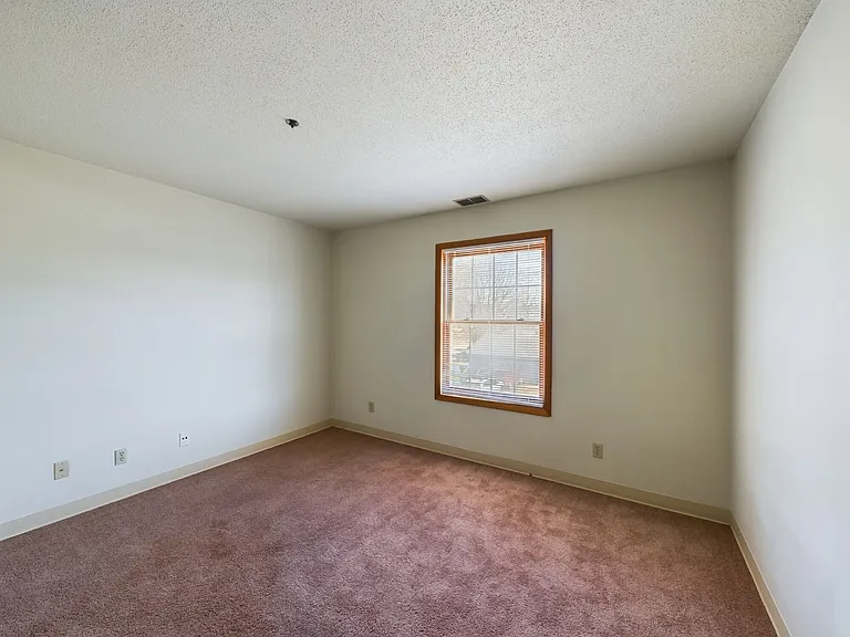 Chesterfield Apartments — Photo 8