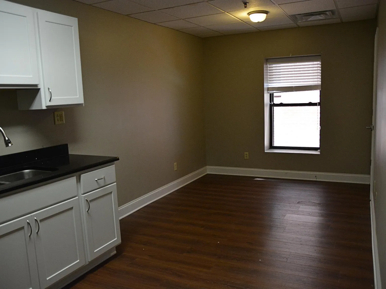 3 bed, 100 sqft, $1,950 — Photo 4