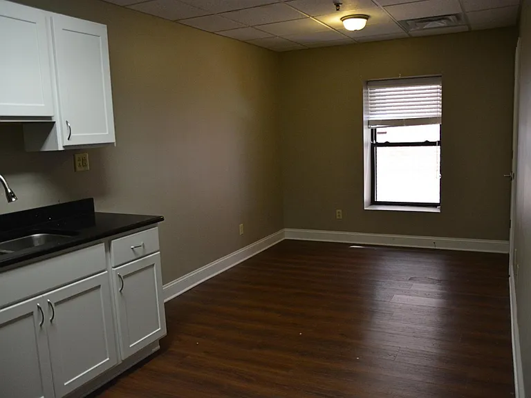 40 1/2 S Court St #203 — Photo 4