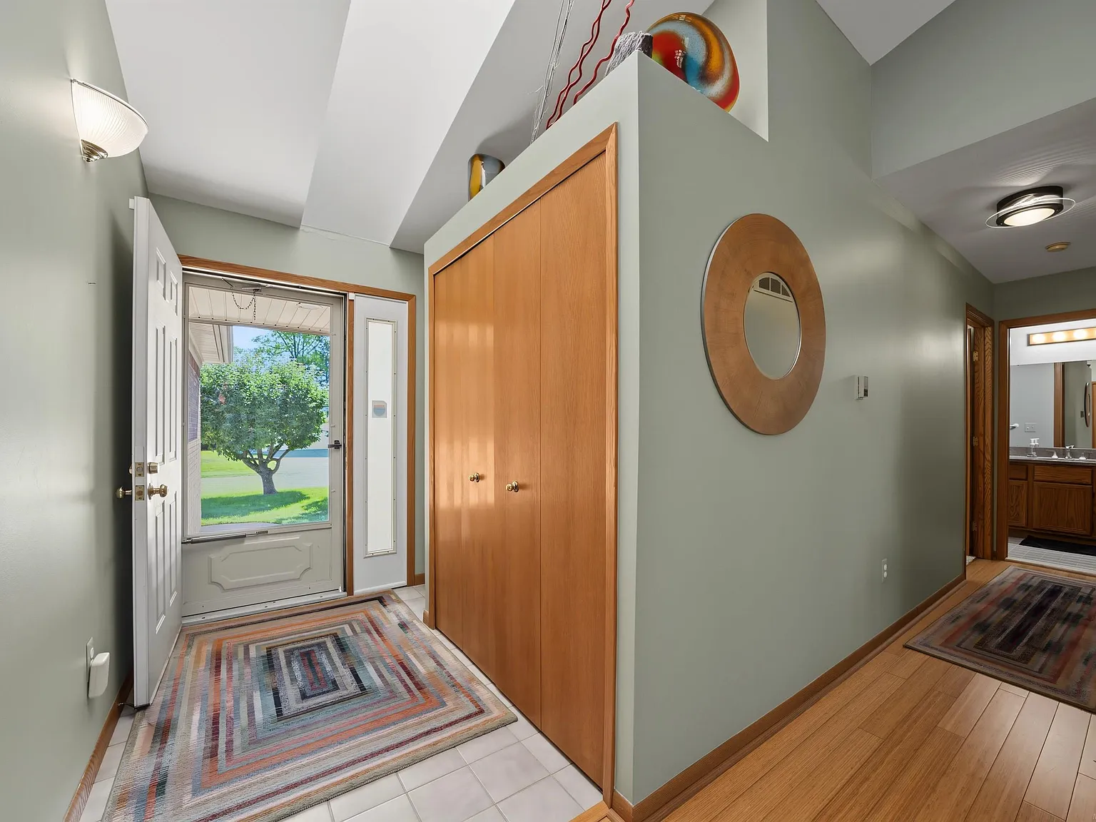 2 bed, 3.0 bath, 2690 sqft, $2,700 — Photo 2