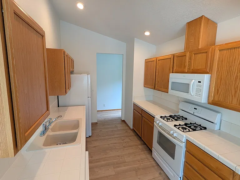 3835 SW Ben Hogan Dr — Photo 3