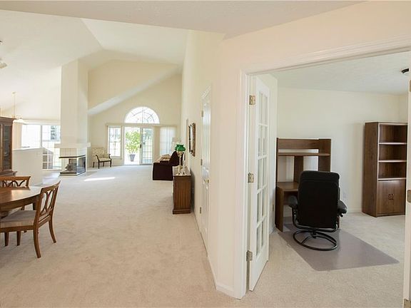 5th image of 22 Golf View Ln
