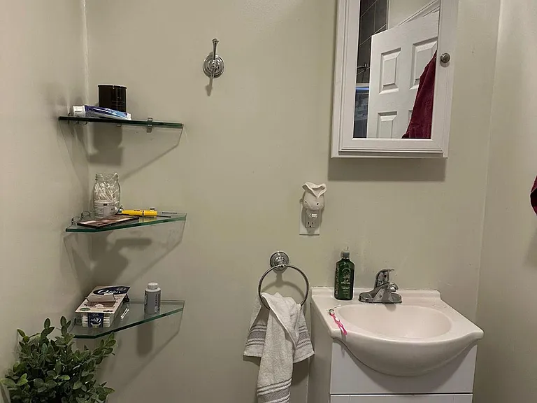 430 Kathleen St — Photo 4