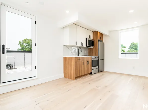 485 Tompkins Avenue image 2 of 13