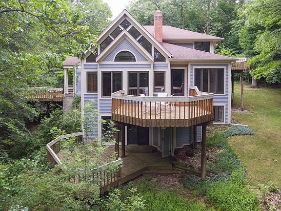 3rd image of 2041 Saxonia Ln
