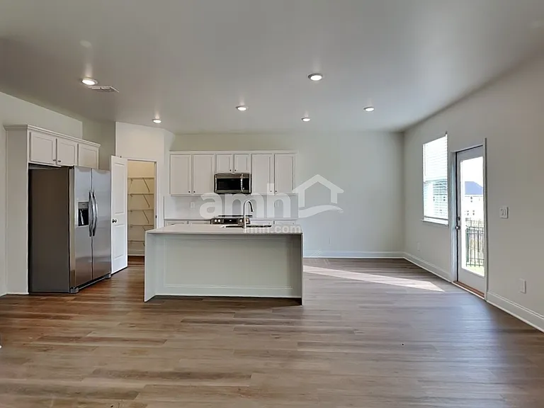 3327 Emzy Dr — Photo 5
