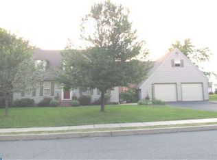 416 Maplewood Dr, Douglassville, PA 19518