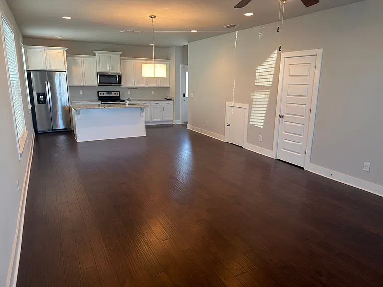 792 Cottage Park Dr — Photo 4