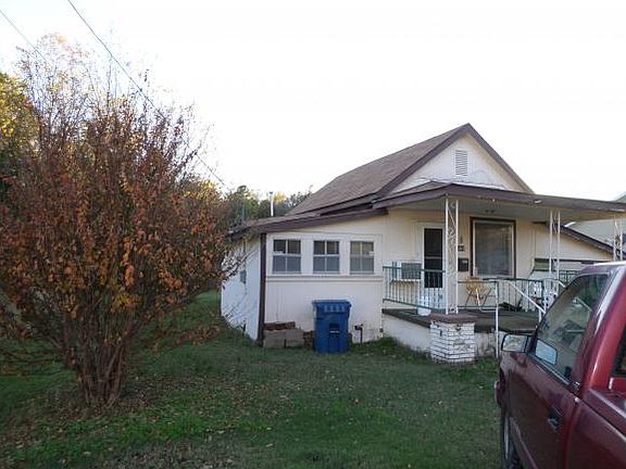 3rd image of 304 W Kiowa Ave