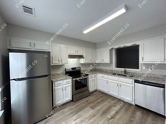 3rd image of 524 Creekwood Cir S