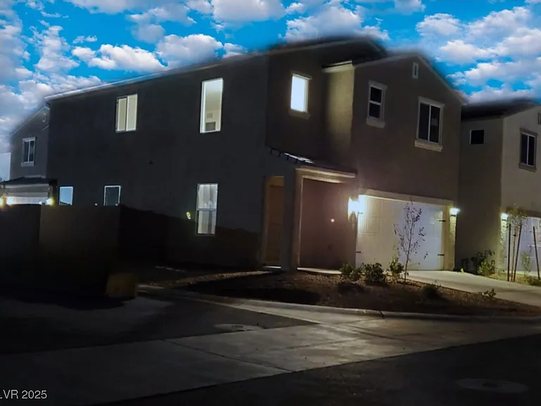 5045 Bloodhound St — Photo 2