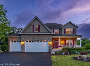 220 Dahl Ct, Sycamore, IL 60178