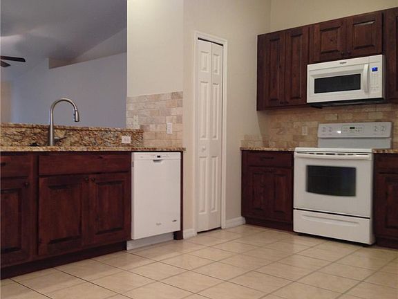 3rd image of 2414 NE Juanita Pl