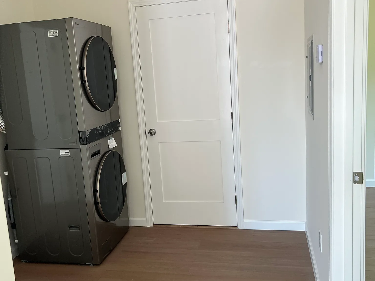 3 bed, 1313 sqft, $3,799 — Photo 1
