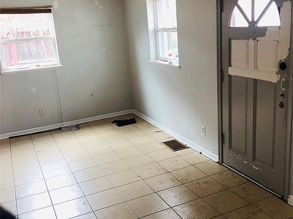 3rd image of 564 S Canosa Ct