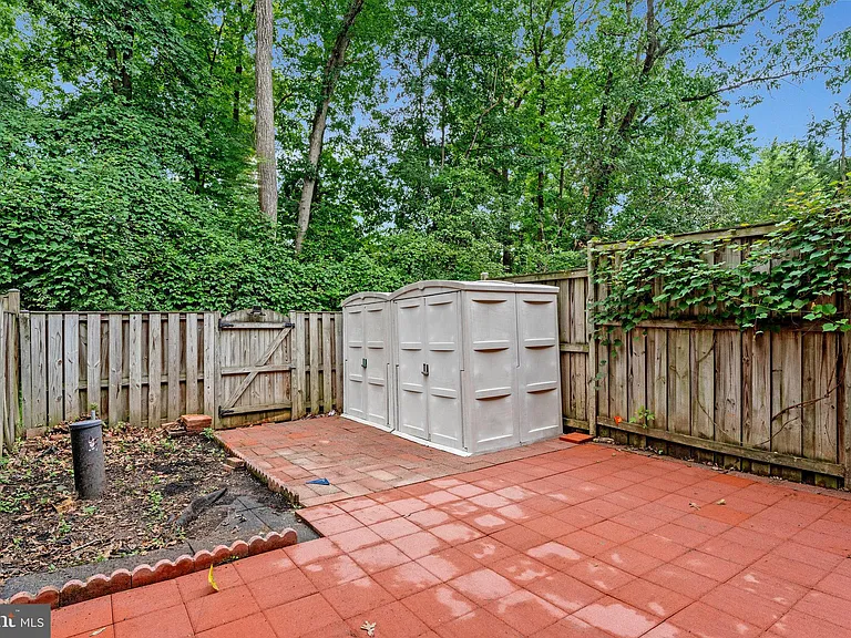 14707 Bentley Sq — Photo 25