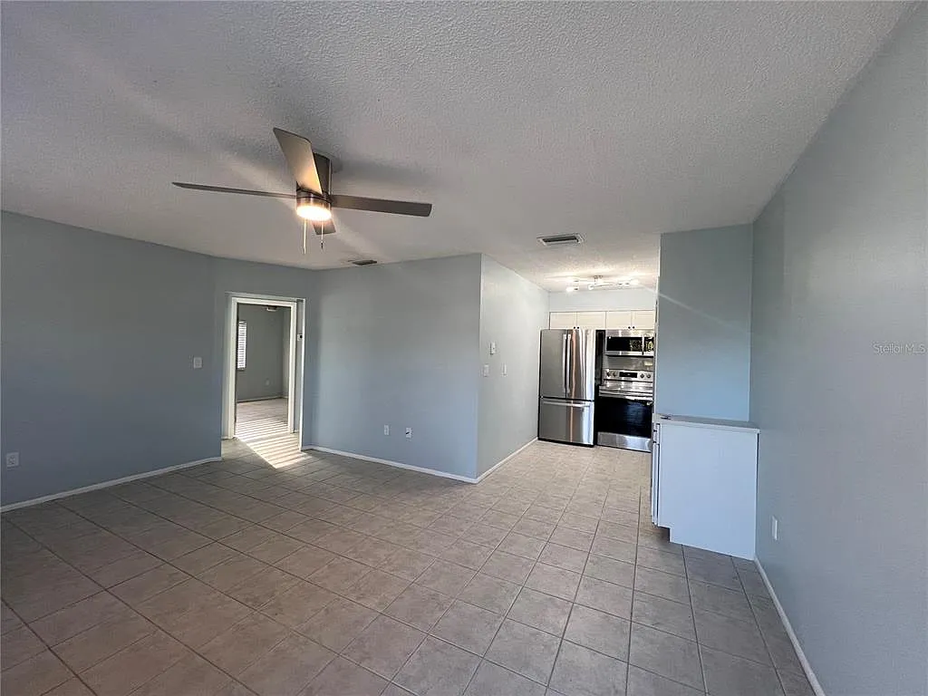 2 bed, 1.5 bath, 825 sqft, $1,425 — Photo 2