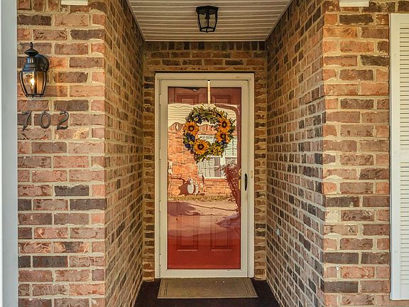 5th image of 702 Forest Glen Cir