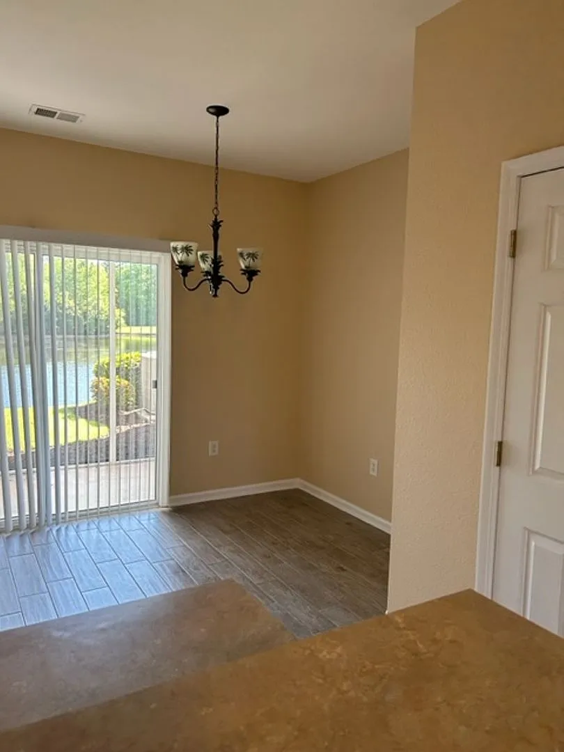 160 Chenoa Drive Unit B — Photo 3