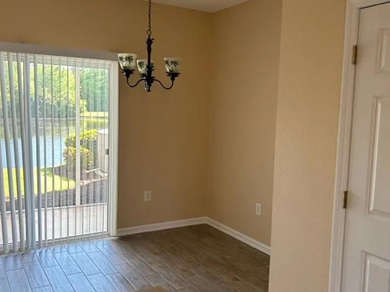 160 Chenoa Dr #B — Photo 3