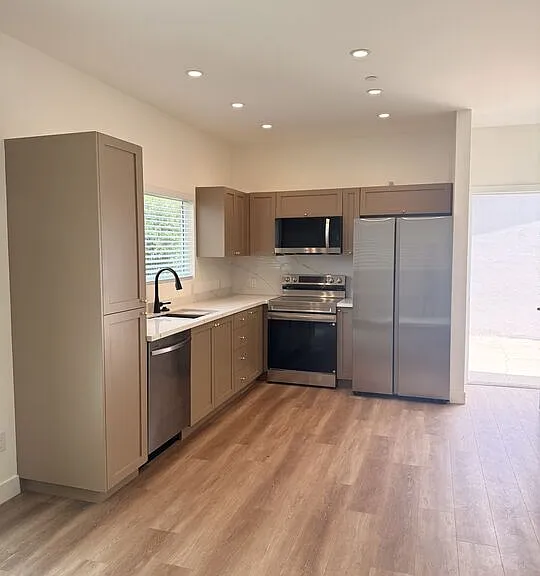 6626 Woodlake Ave — Photo 1