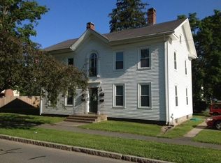 12 Hallock St APT 4, Amherst, MA 01002