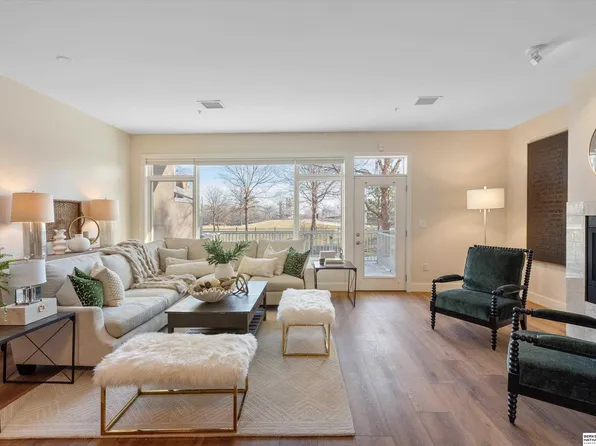 723 Riverfront Dr, Omaha, NE 68102