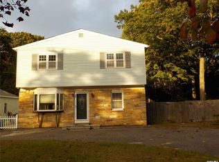 217 Horseblock Rd, Farmingville, NY 11738