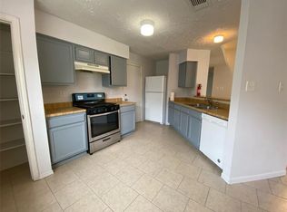 306 El Toro Ln, Webster, TX 77598