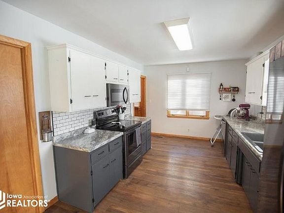5th image of 1226 E Linden St