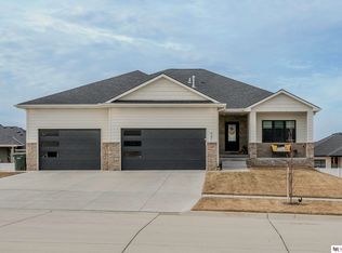 941 N 105th St, Lincoln, NE 68507