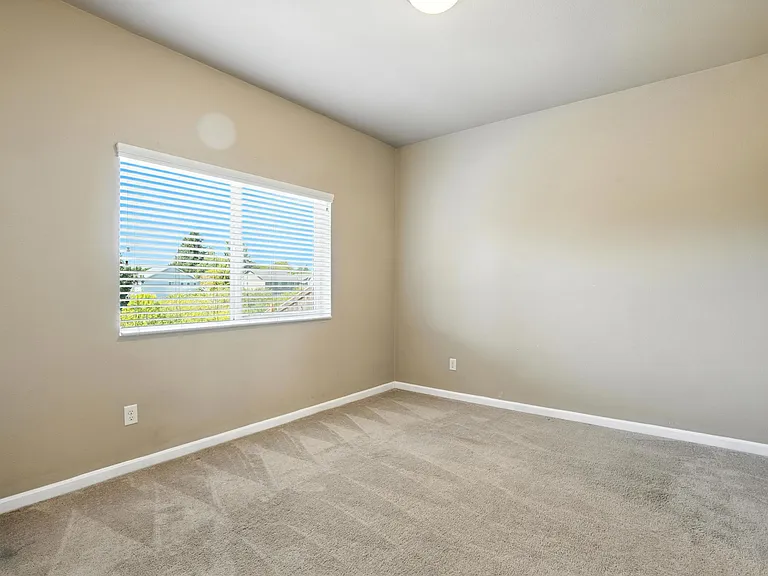15710 NE 22nd Ave — Photo 21