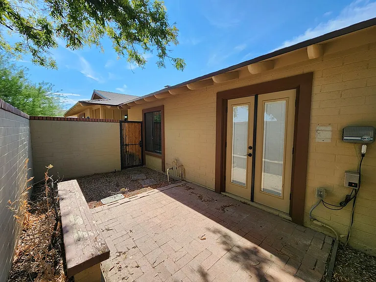 517 E Bishop Dr — Photo 29