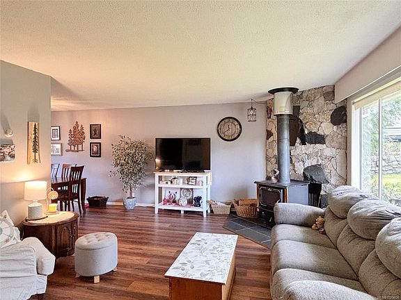 5th image of 529 Cedar Cres