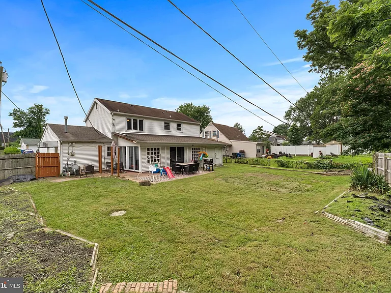 103 Holbrook Ln — Photo 35