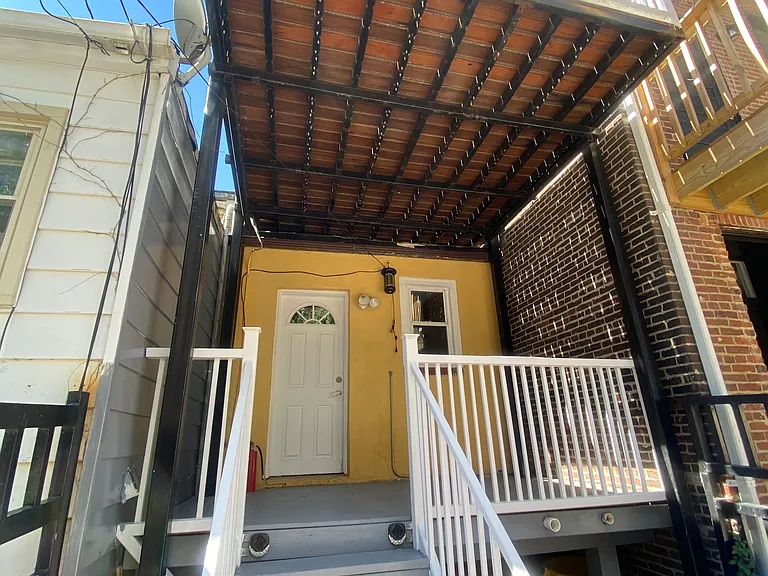 1305 Andre St — Photo 6