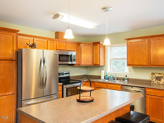 4th image of 6 Stone Place Rd