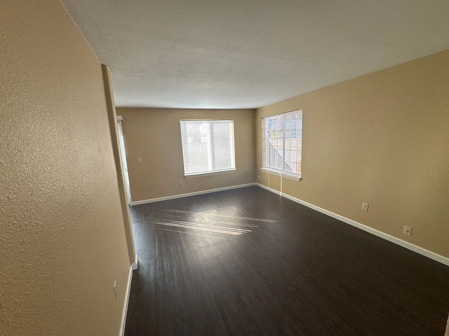 $500 Off Move In! Recently Updated 3-Bedroom Townhome In Albany Water & Sewer/Landscaping Included! — Photo 3
