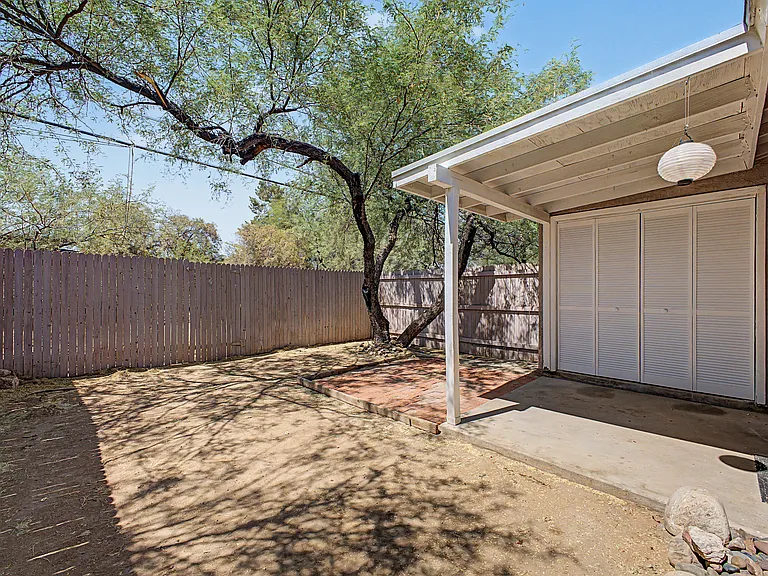 386 E Calle Arizona — Photo 22