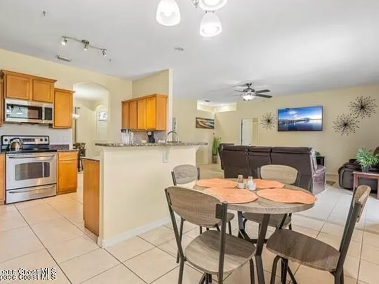 463 Eldron Blvd NE — Photo 5