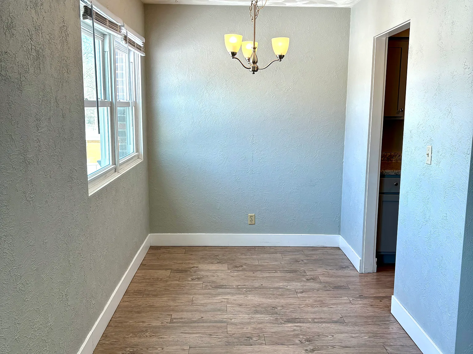 4026 N Illinois Ave — Photo 3