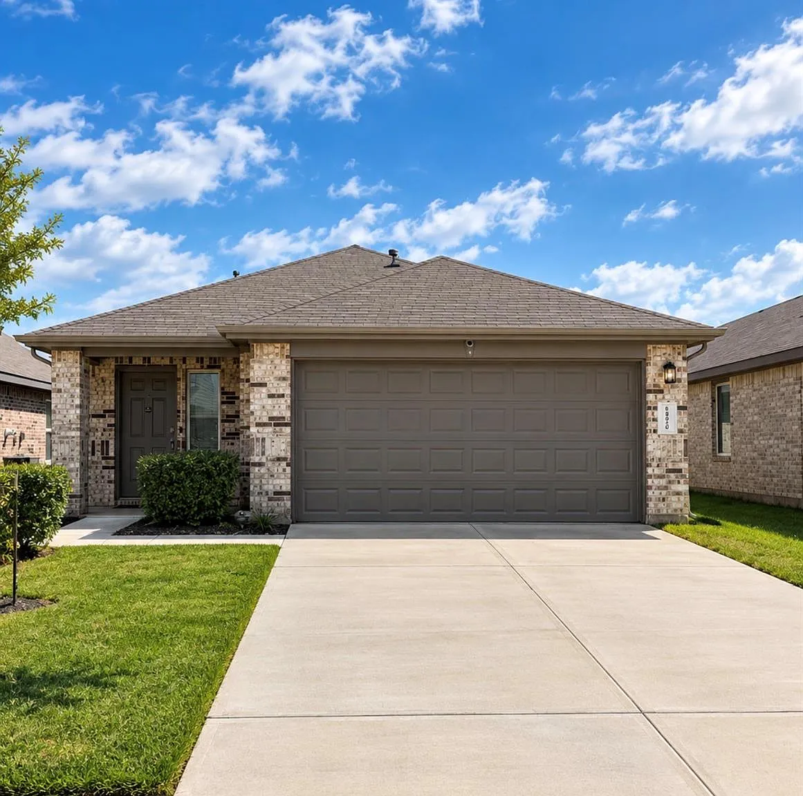 3 bed, 2.0 bath, 1422 sqft, $2,000 — Photo 1